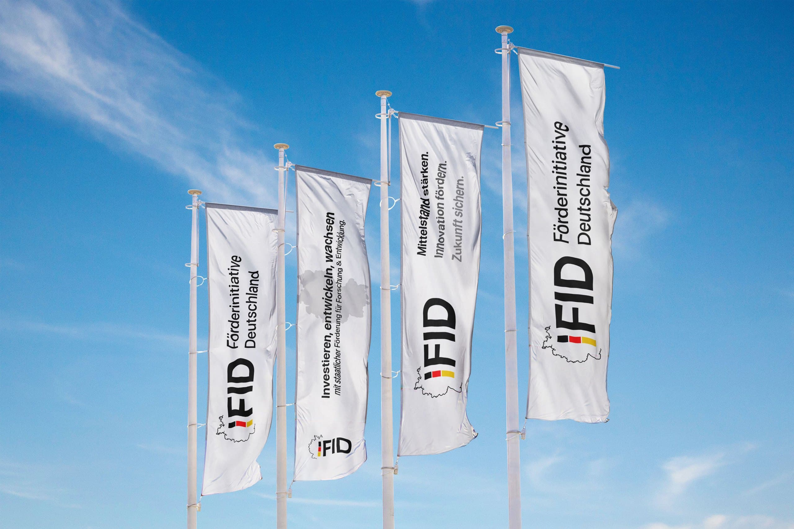 Flaggen der Förderinitiative Deutschland