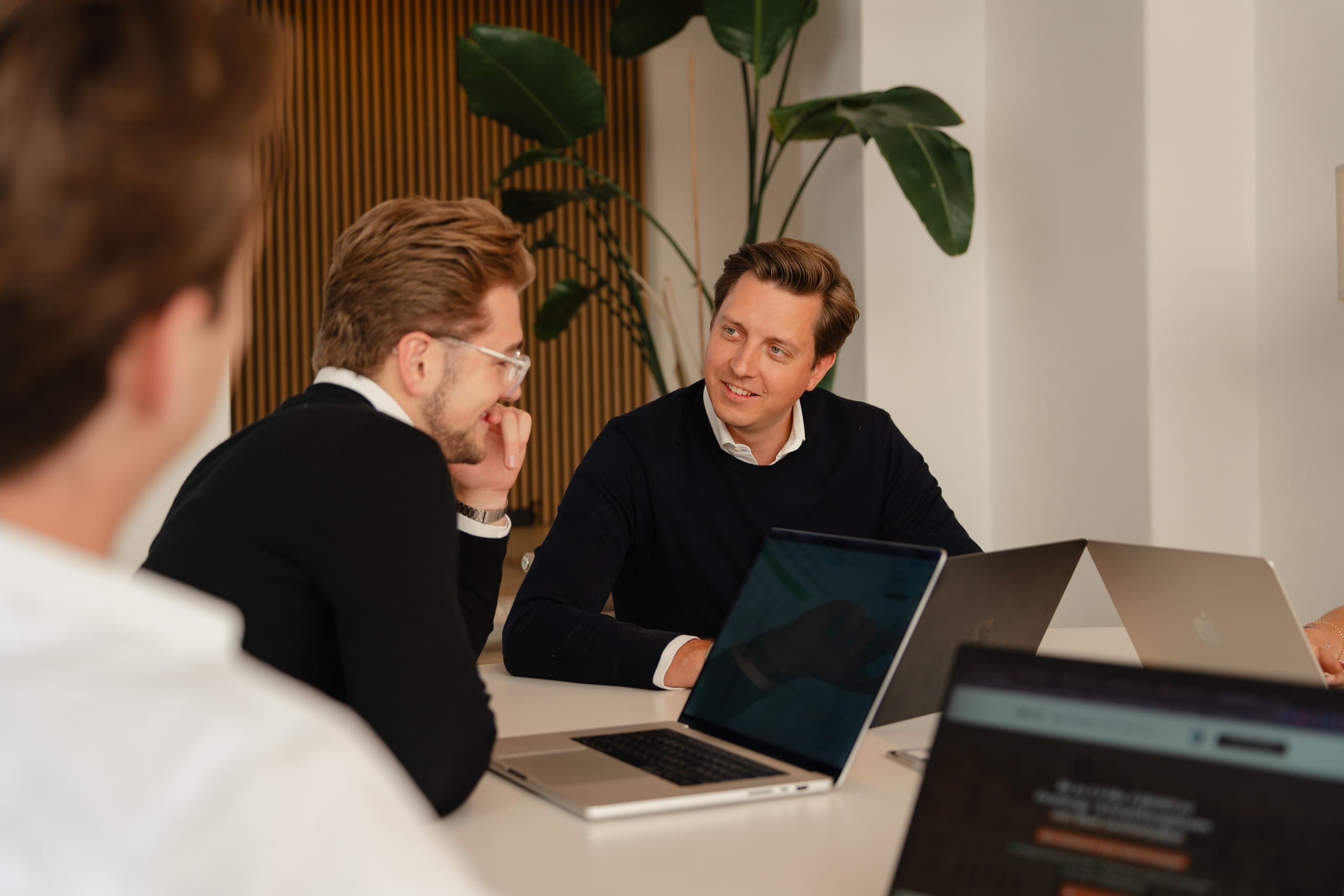 Team der Förderinitiative Deutschland im Gespräch